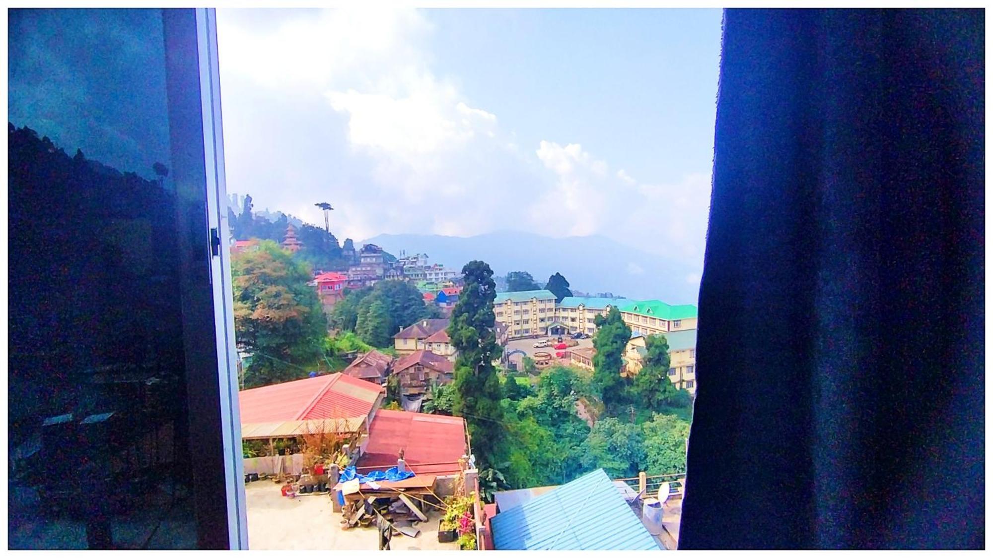 Hotel Premium Pitstop Near Railway Station Best Hotel In Darjeeling Dardzsiling Kültér fotó