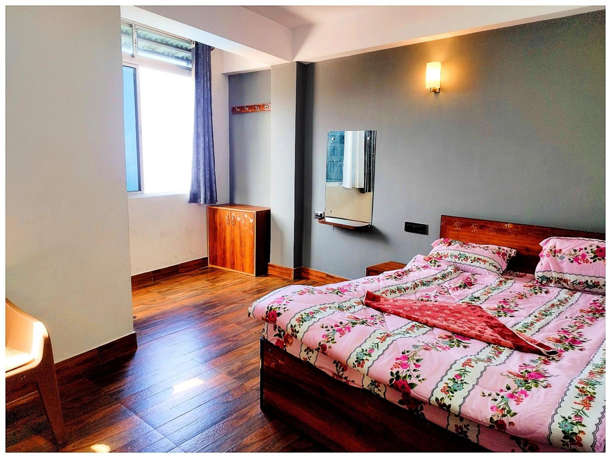 Hotel Premium Pitstop Near Railway Station Best Hotel In Darjeeling Dardzsiling Kültér fotó
